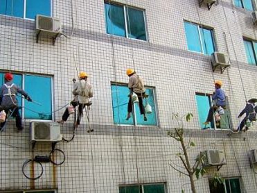 地板的淺度劃痕修復及深層翻新